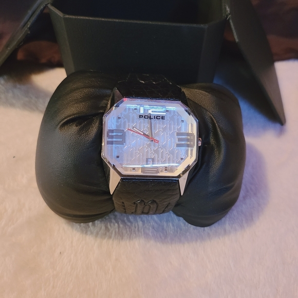 Police Unique Men's Watch - Picture 2 of 13